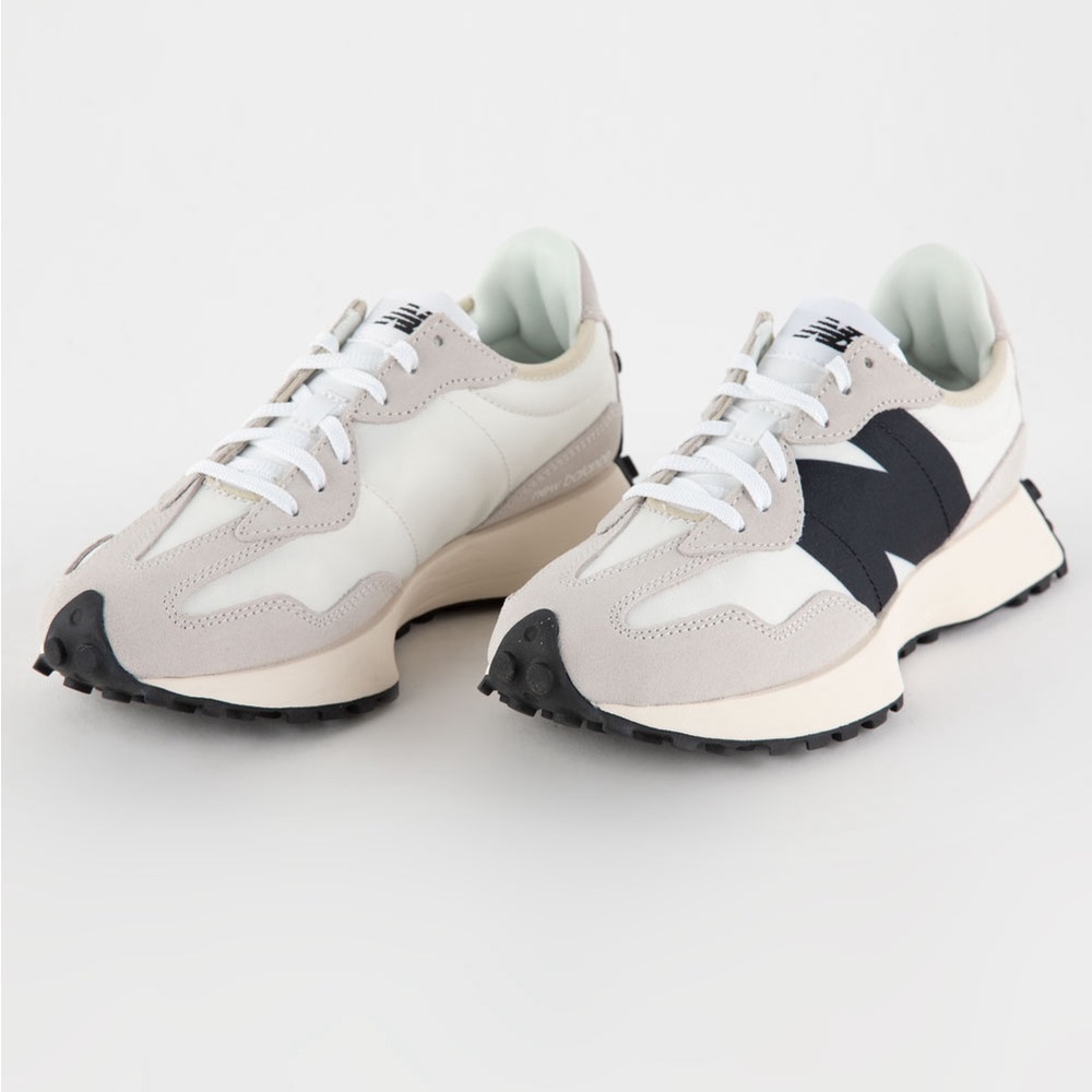 New Balance 327